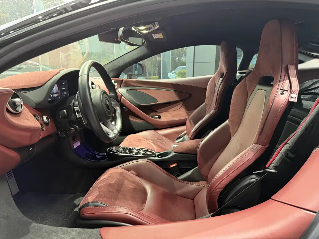 صورة 5 - McLaren GT