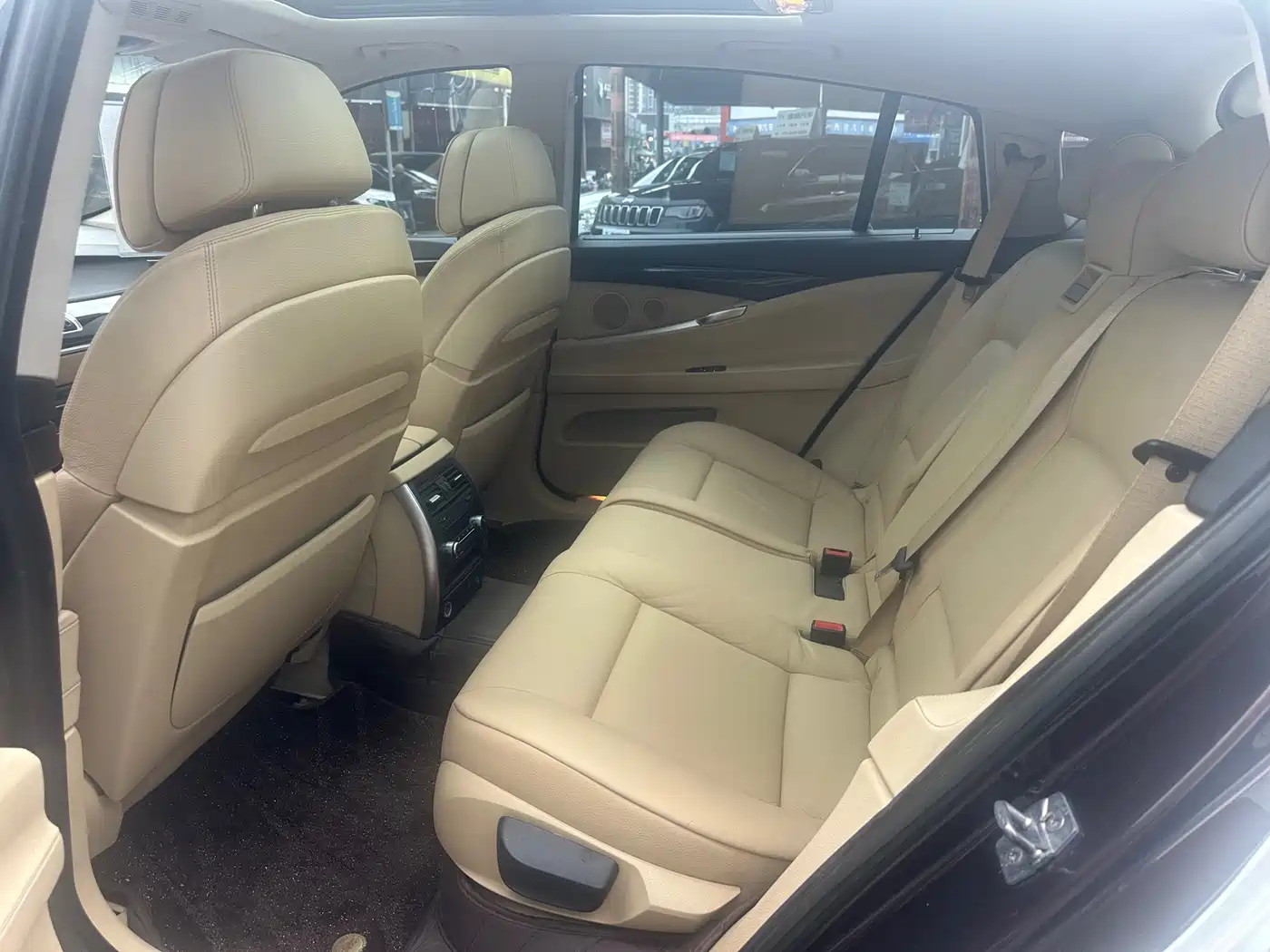 BMW 5 Series GT 2011 535i Elegance фото 13