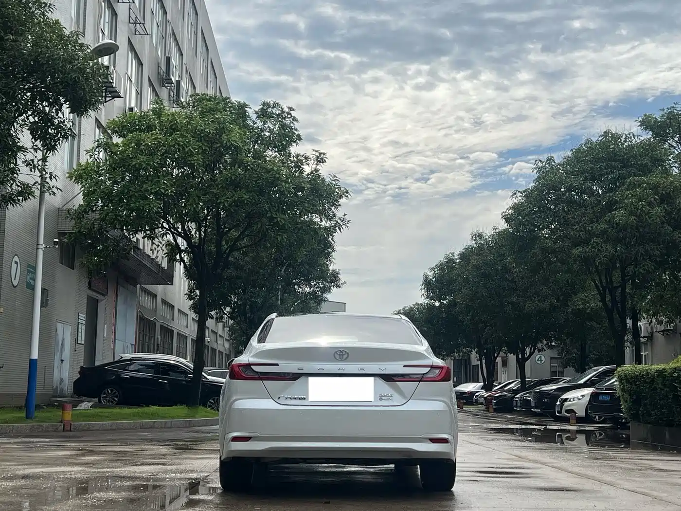 Фото 8 - Toyota Camry