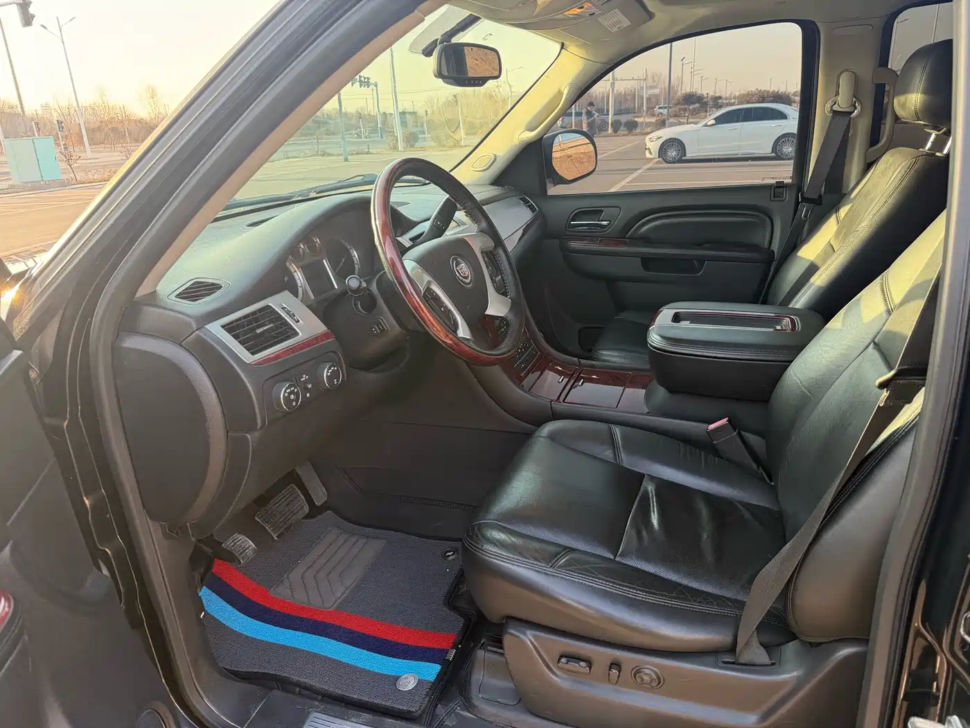 Cadillac Escalade 2010 6.0 Hybrid фото 8