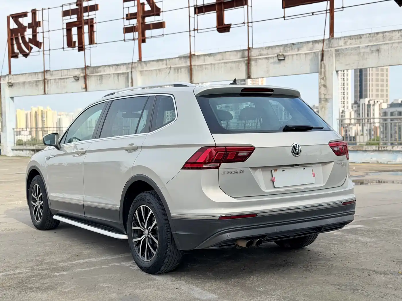 Volkswagen Tiguan L 2017 330TSI Automatic 2WD Luxury Edition фото 10