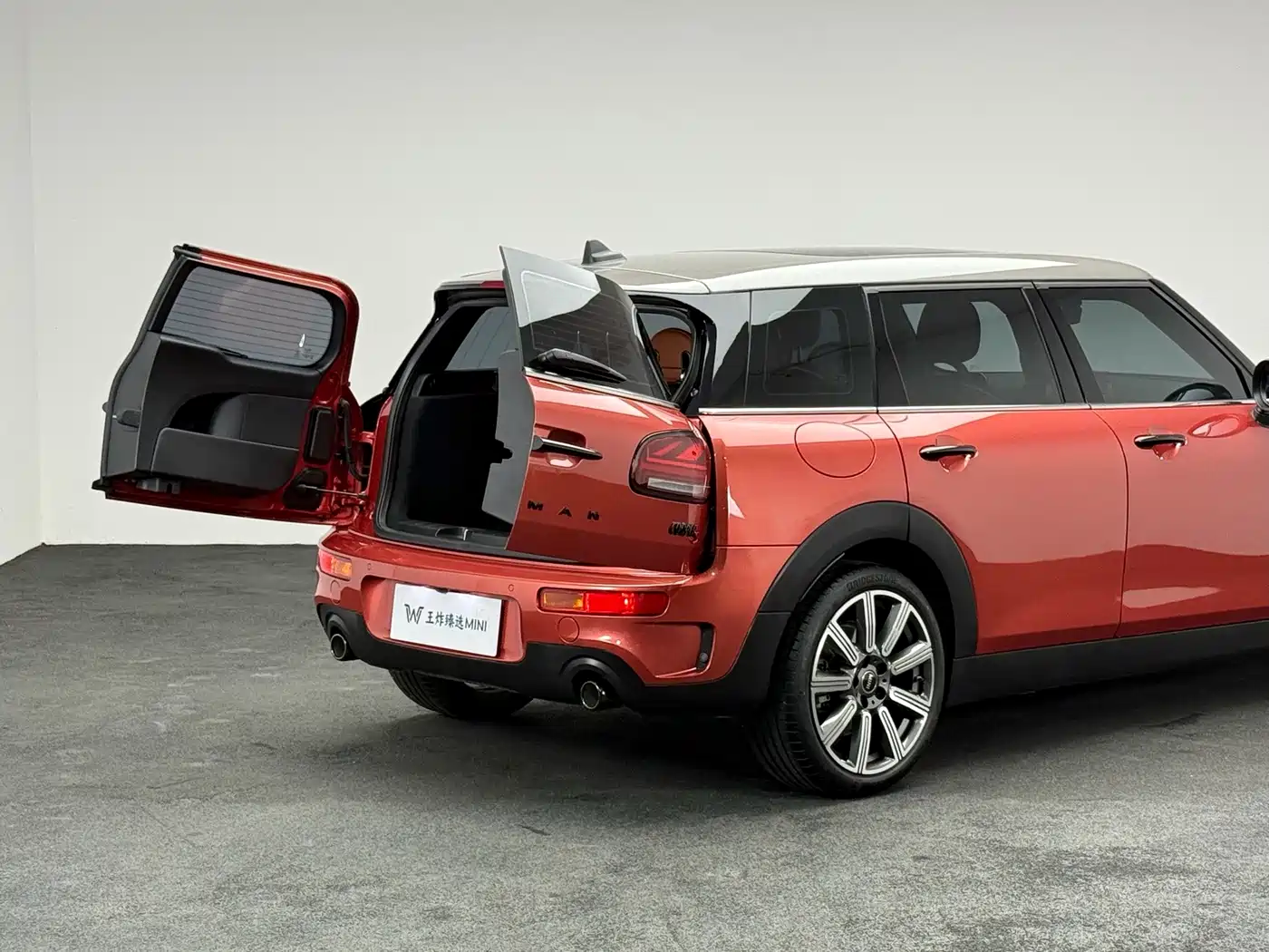 MINI CLUBMAN 2024 2023 Facelift 2.0T COOPER S Connoisseur