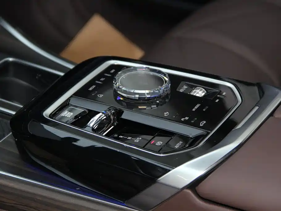 BMW 7 Series 2023 Model 740Li Leading M Sport Package фото 21