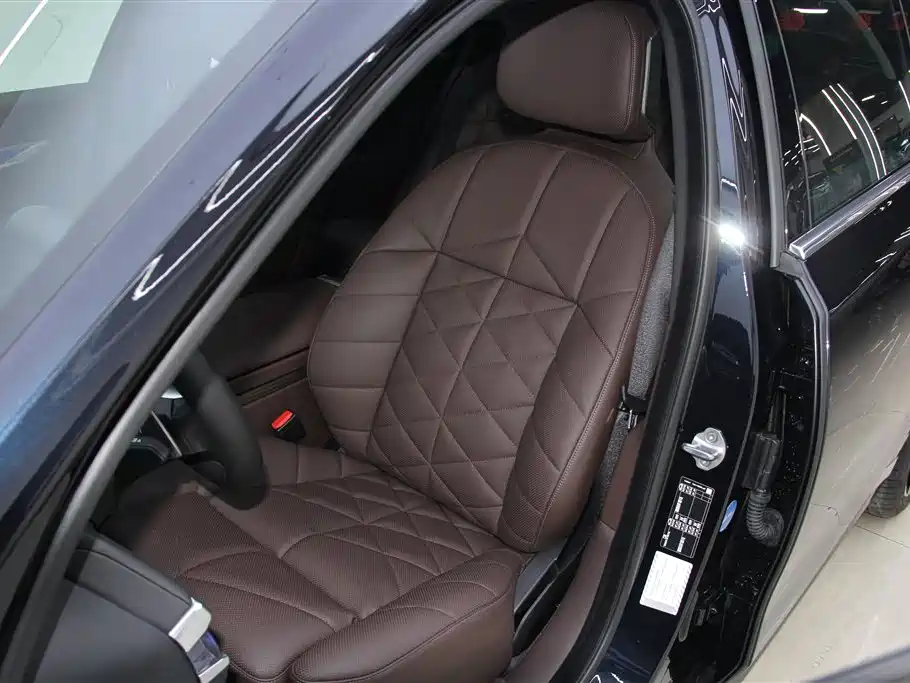 BMW 7 Series 2023 Model 740Li Leading M Sport Package фото 22