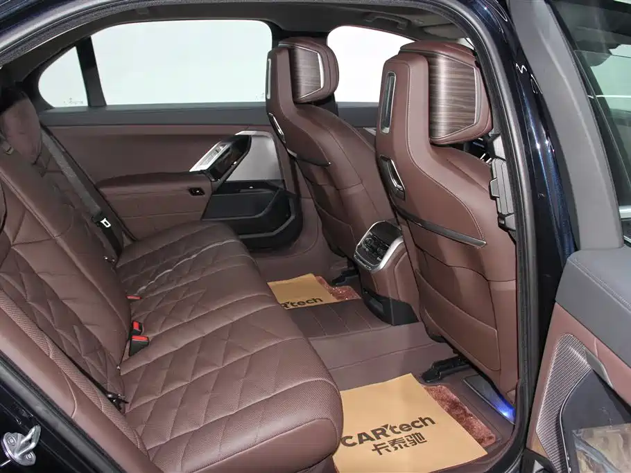 BMW 7 Series 2023 Model 740Li Leading M Sport Package фото 27