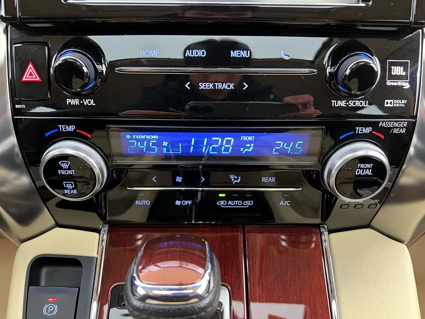 Toyota Alphard 2015 3.5L Luxury Edition фото 25