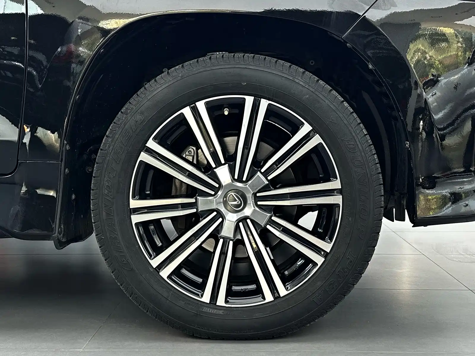 Фото 24 - Lexus LX