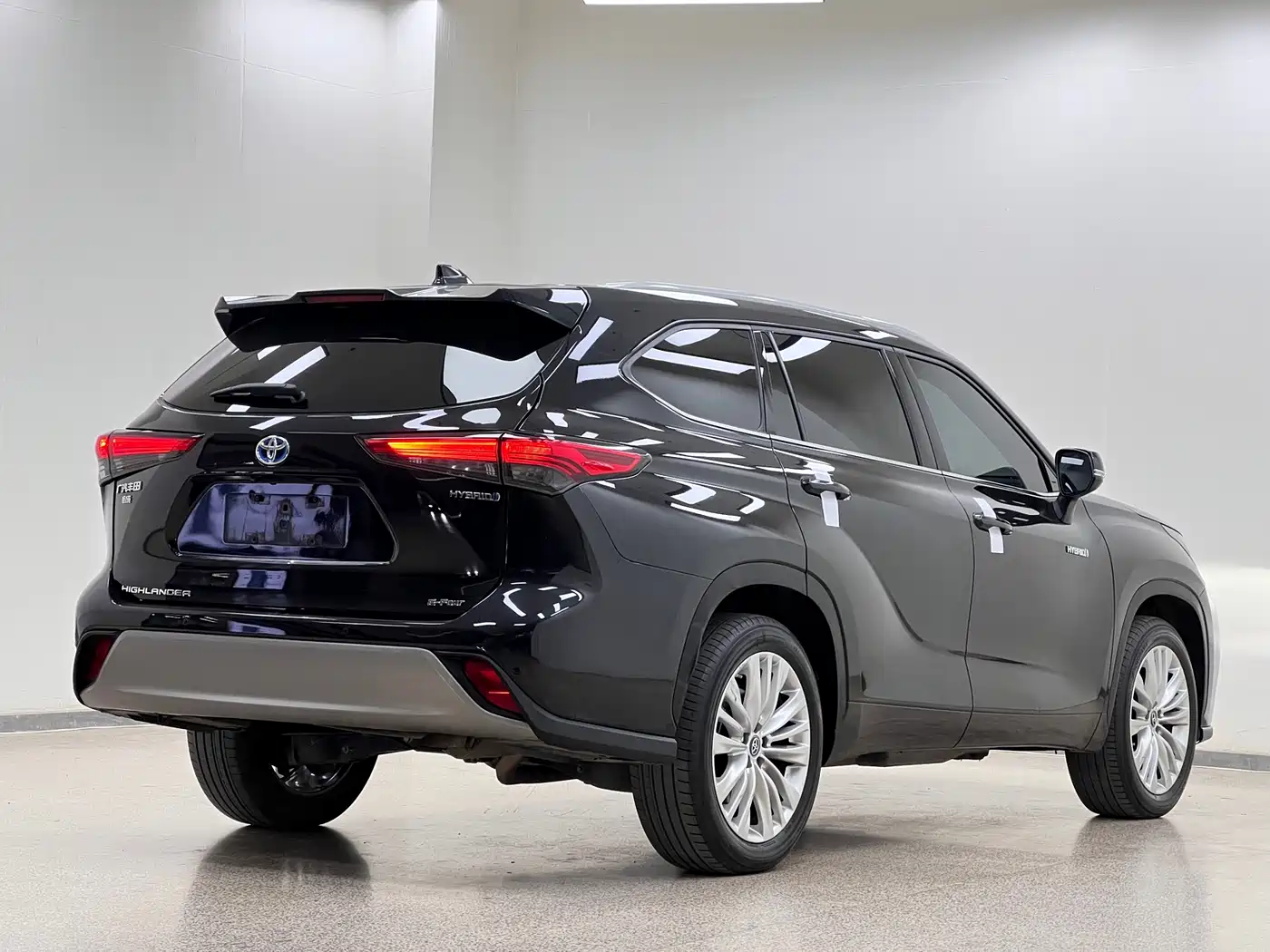 Toyota Highlander 2022 Model Dual Engine 2.5L 4WD Premium Edition 7-Seater фото 5