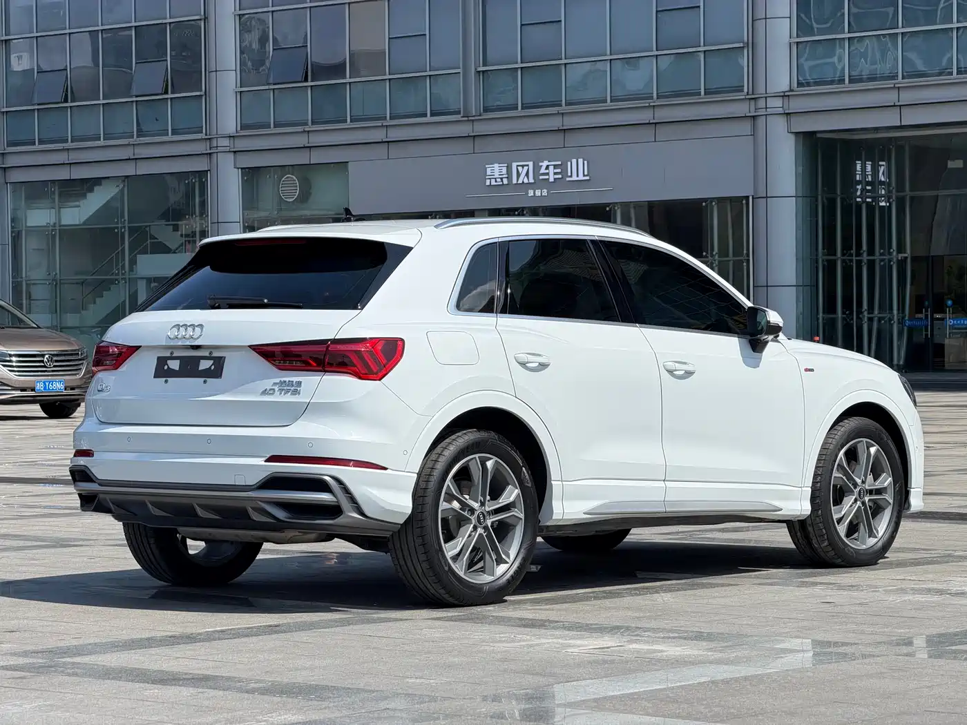 AUDI Q3
