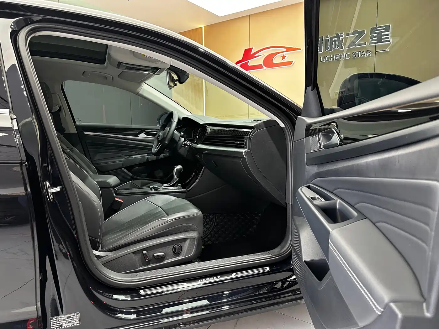 Volkswagen Passat 2023 330TSI Elite Edition фото 10