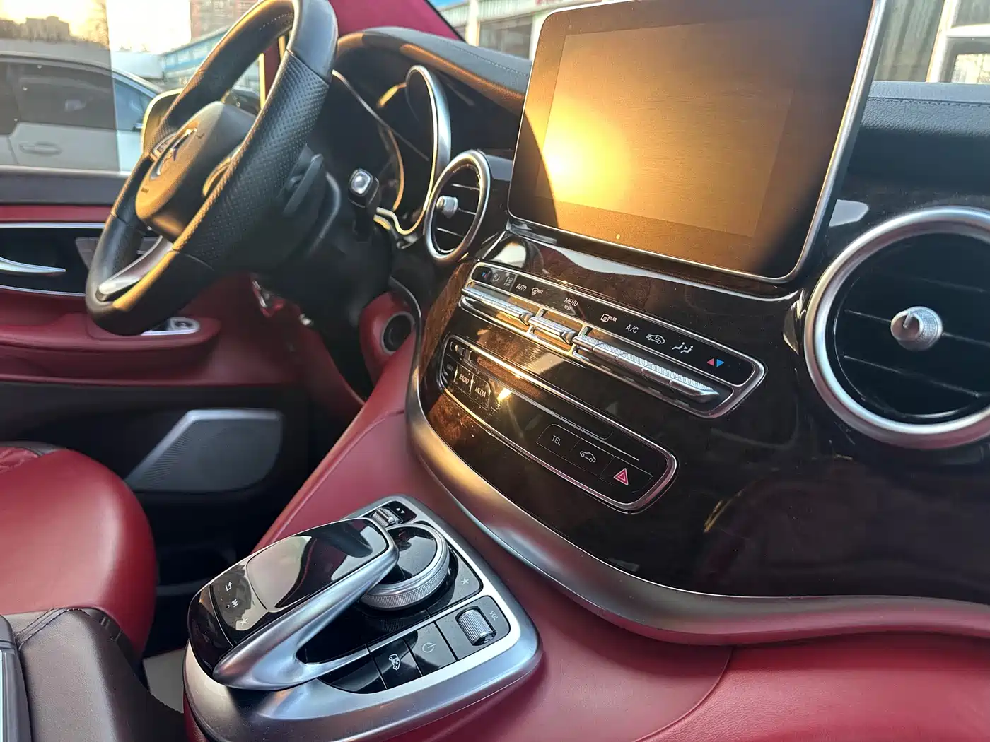 Mercedes-Benz V-Class 2018 V 260 L Premium Long Wheelbase Edition China VI фото 19