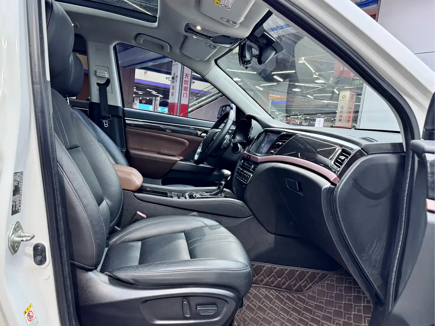 GAC Trumpchi Trumpchi GS8 2017 320T 2WD Luxury Smart Connect (7-seater) фото 17