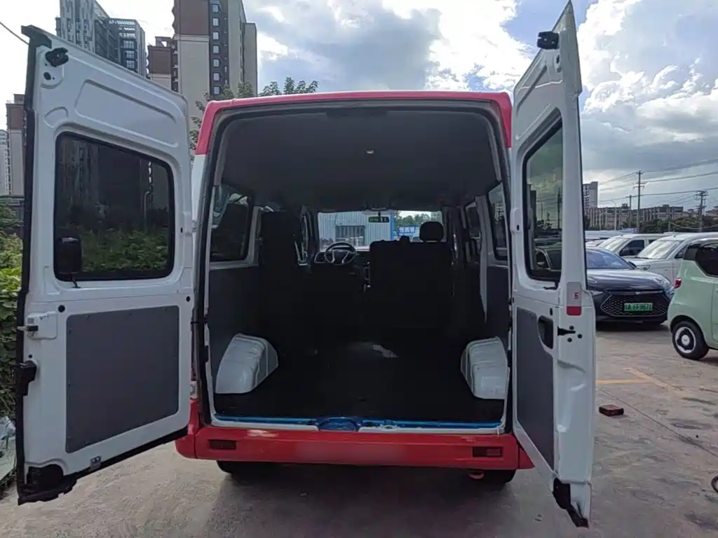 SAIC Maxus Xintu V80 2024 2024 Model Year Aoyunton Value Edition 6MT Short Wheelbase Medium Roof 127Ps 5/6-Seater
