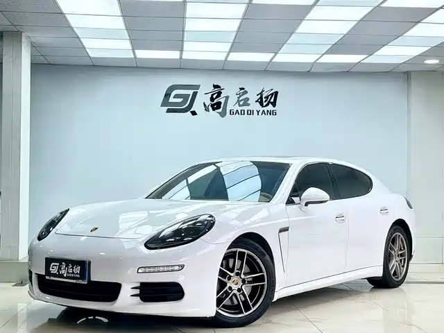 PORSCHE PANAMERA