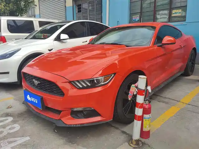 FORD MUSTANG