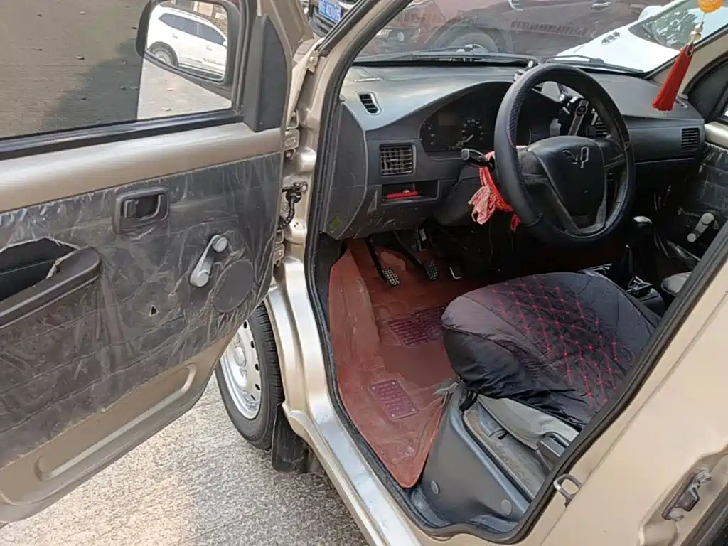 Wuling Motors Wuling Rongguang 2014 2012 1.2L Extended Base Model LJY