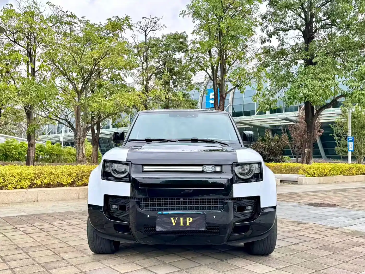 Land Rover Defender 2020 Model 110 P400 HSE фото 2