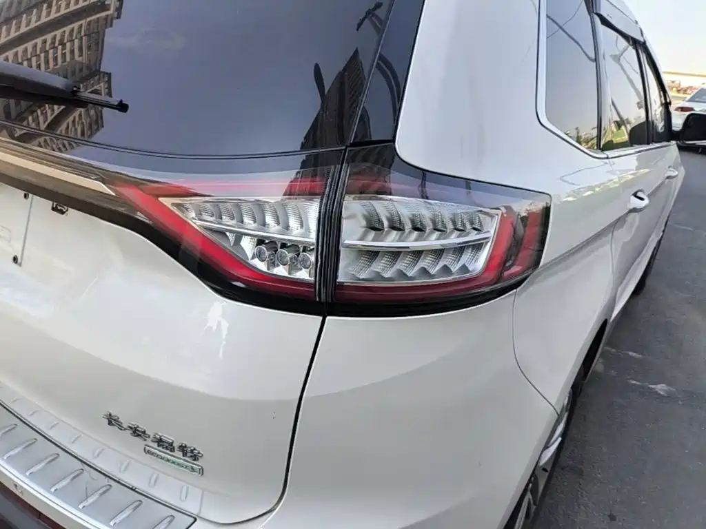 Ford Edge 2019 2018 EcoBoost 245 FWD Luxury 7-seater China V
