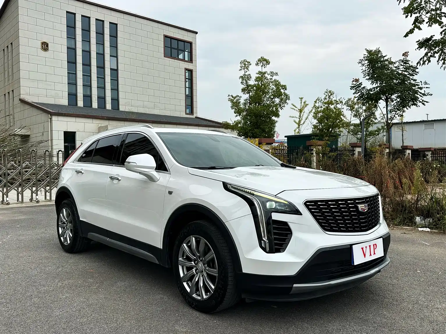 Photo 3 - Cadillac XT4