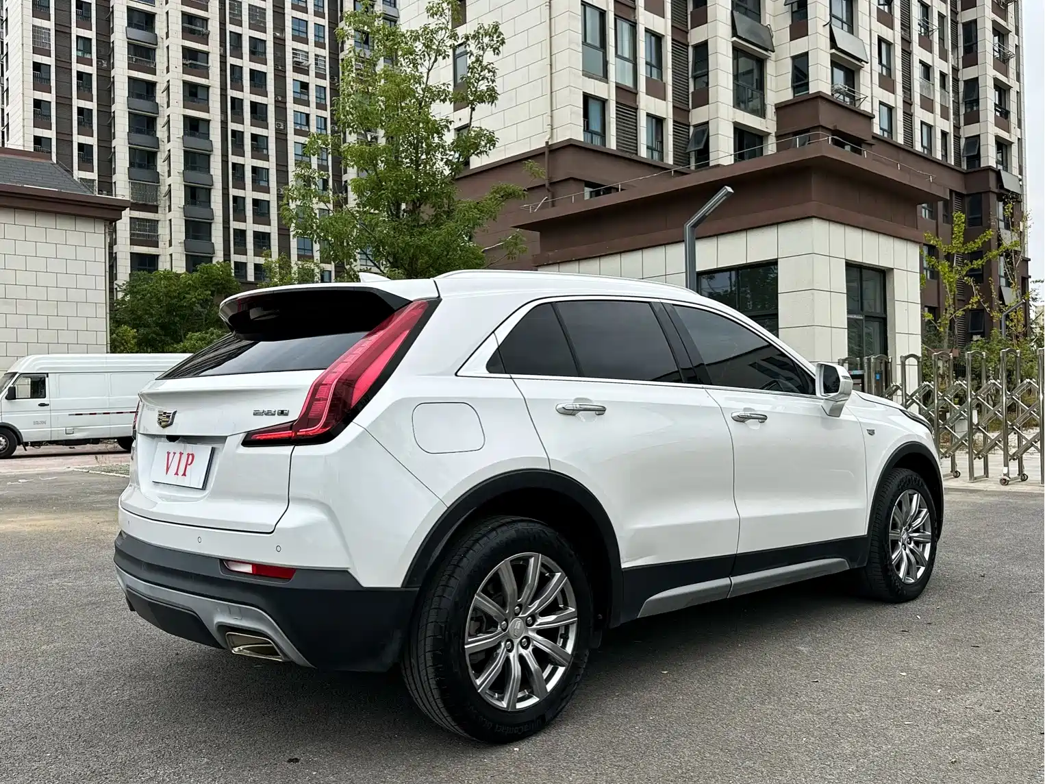 Photo 16 - Cadillac XT4