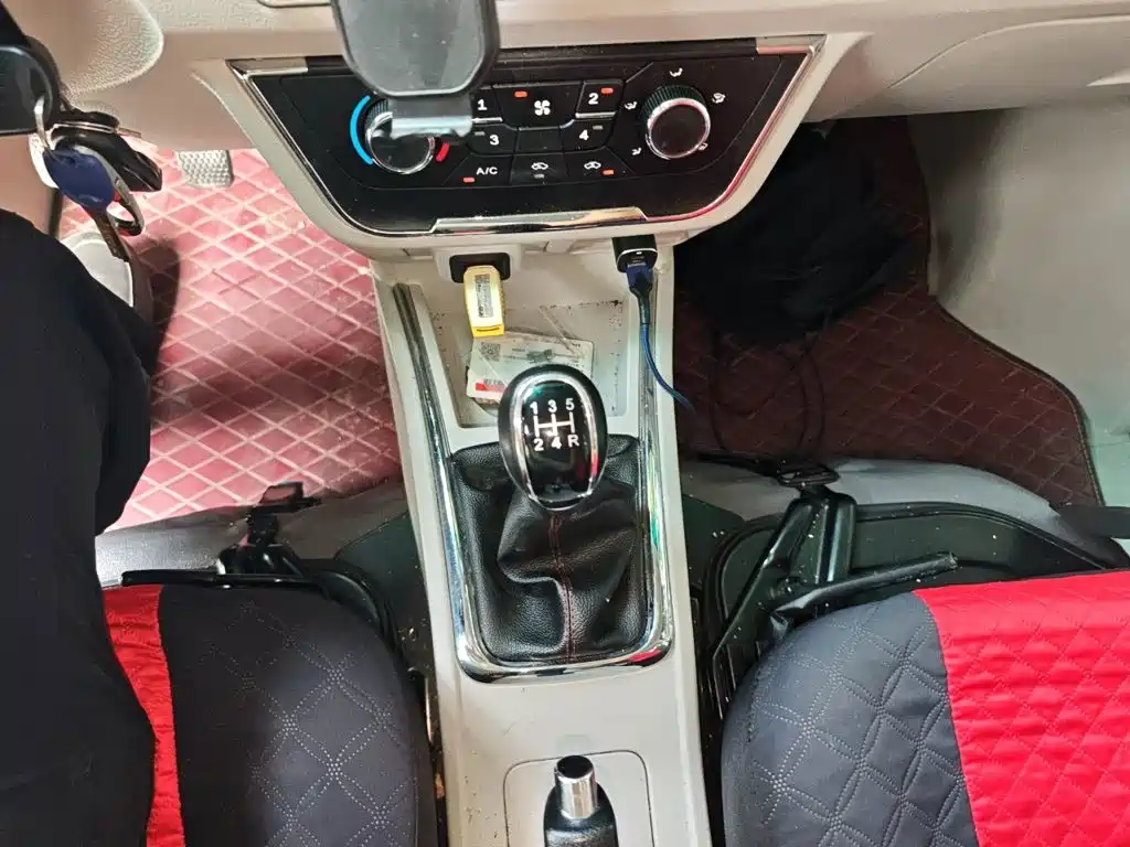 Jinbei New Hiace S 2023 2023 1.5L Fortune Bus 5/6/7-seater Non-AC Version SWC15M