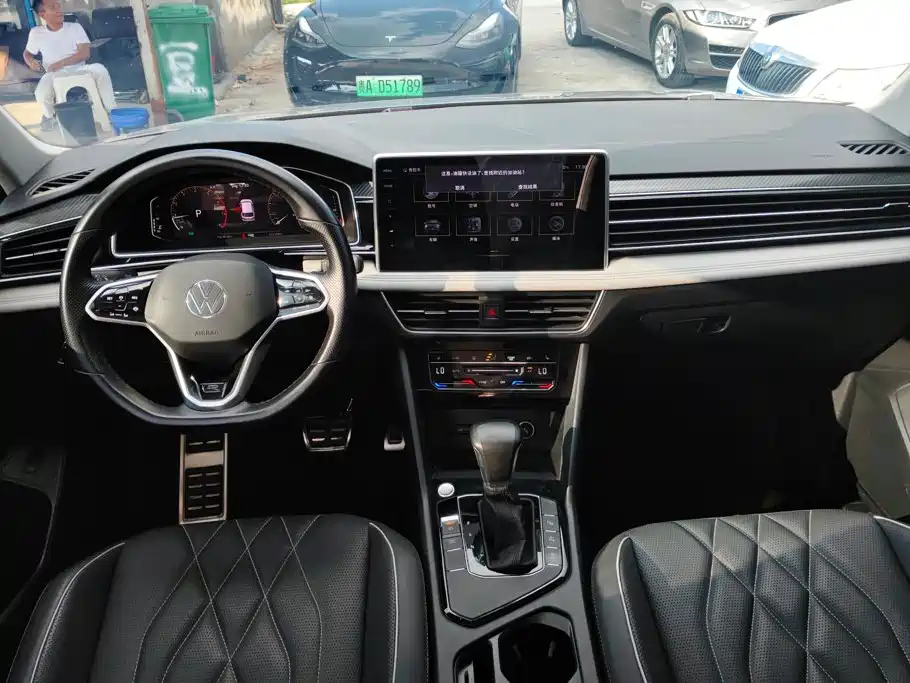 Фото 12 - Volkswagen Tiguan L