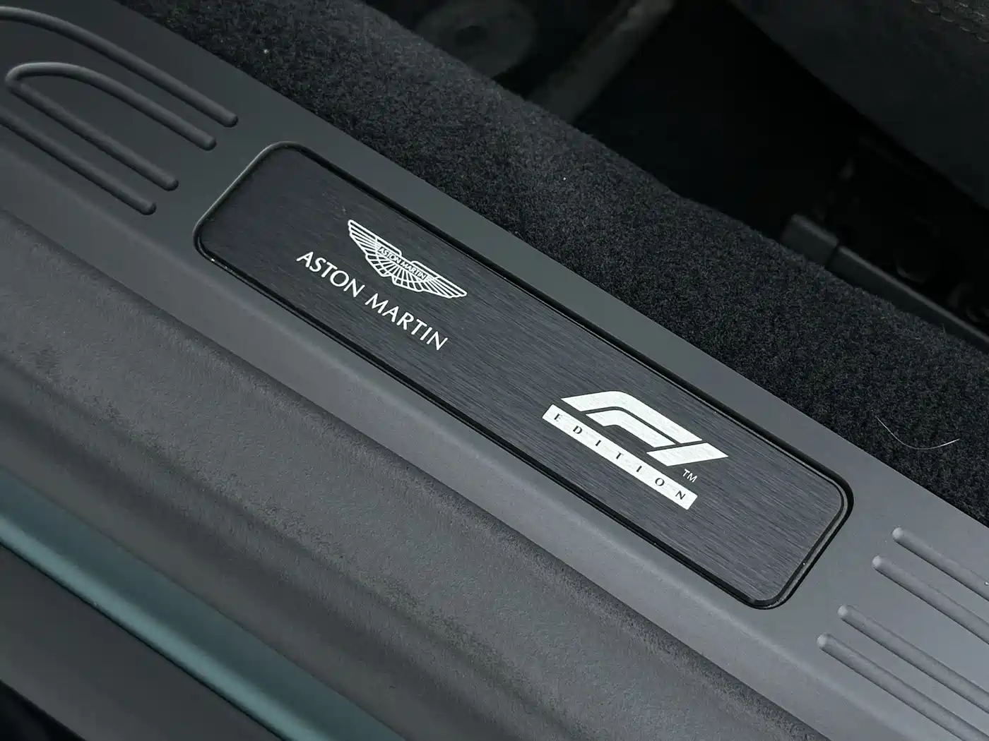 Aston Martin V8 Vantage 2022 4.0T V8 F1 Edition Roadster фото 16