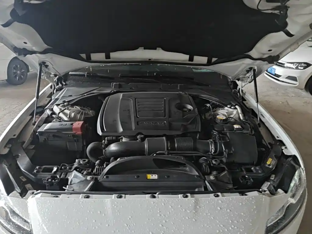 Фото 20 - Jaguar XFL