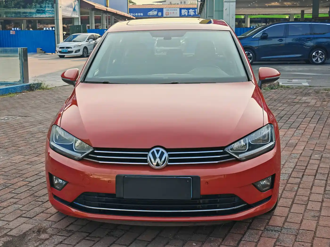 Volkswagen Golf Sportsvan 2016 230TSI Automatic Progressive фото 2