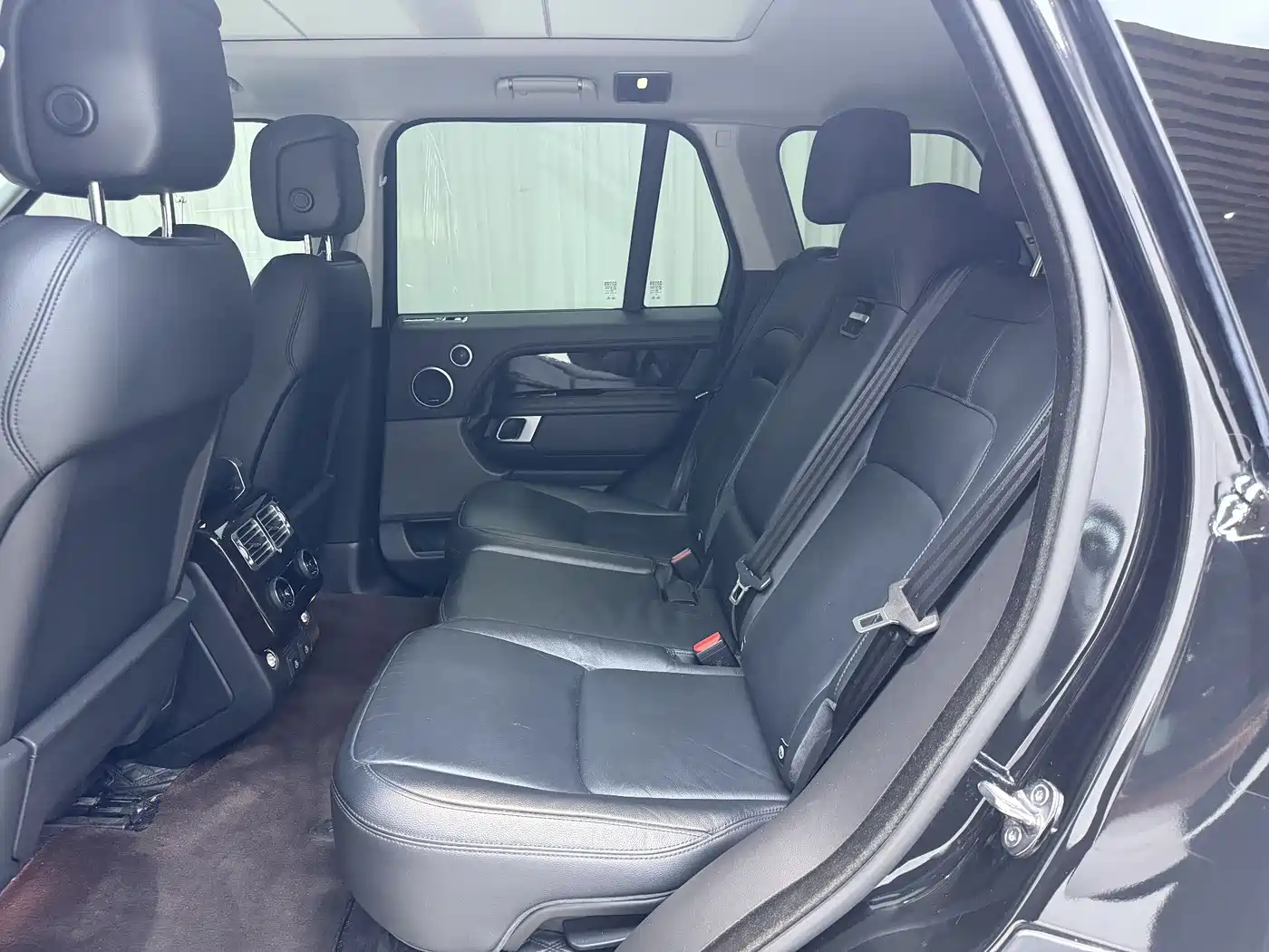 Land Rover Range Rover 2021 3.0 L6 Golden Age Edition фото 14