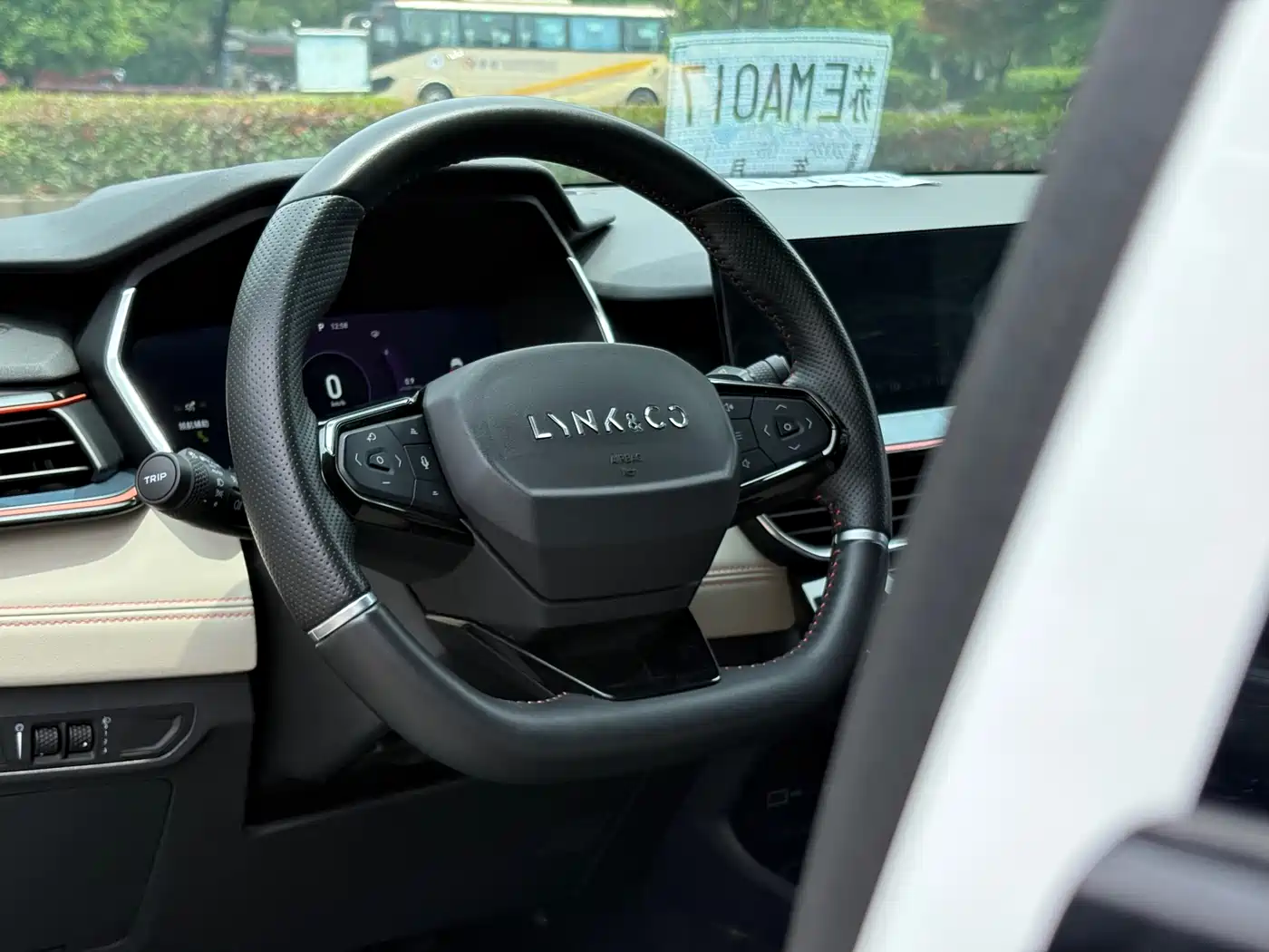 Lynk & Co 06 2023 Remix 1.5T Shine Halo фото 4