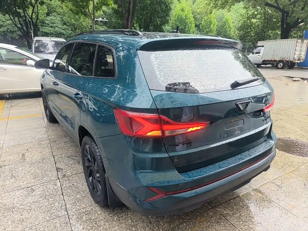 Photo 5 - Jetta VS7