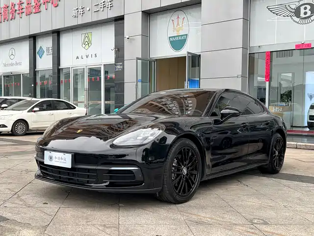 PORSCHE PANAMERA