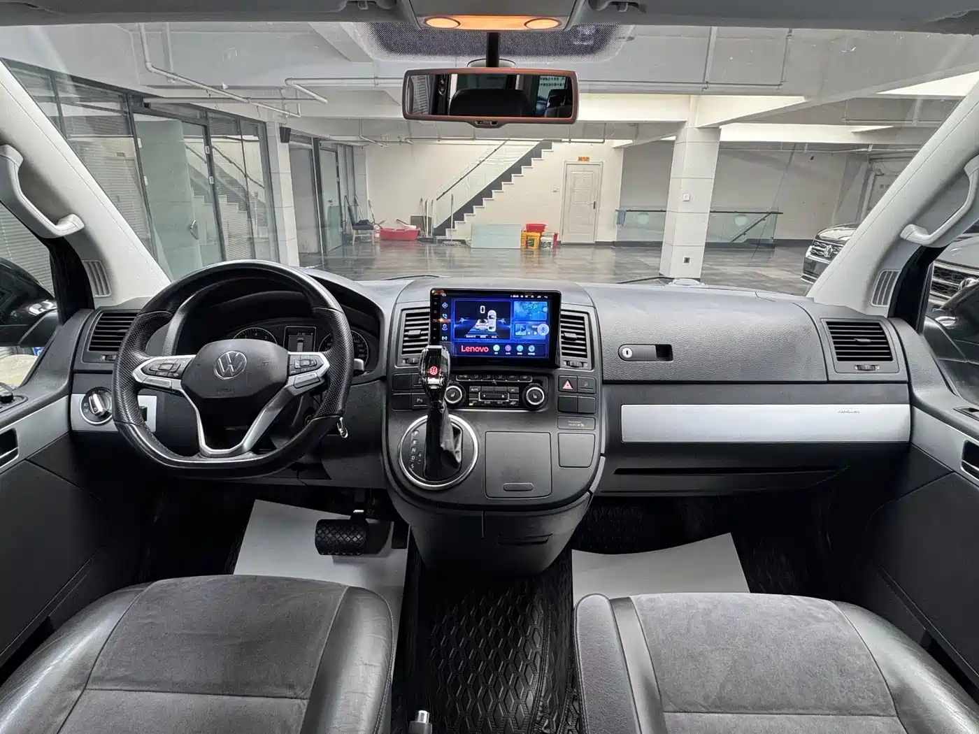 Volkswagen Multivan 2012 2.0TSI 2WD Business Edition фото 10