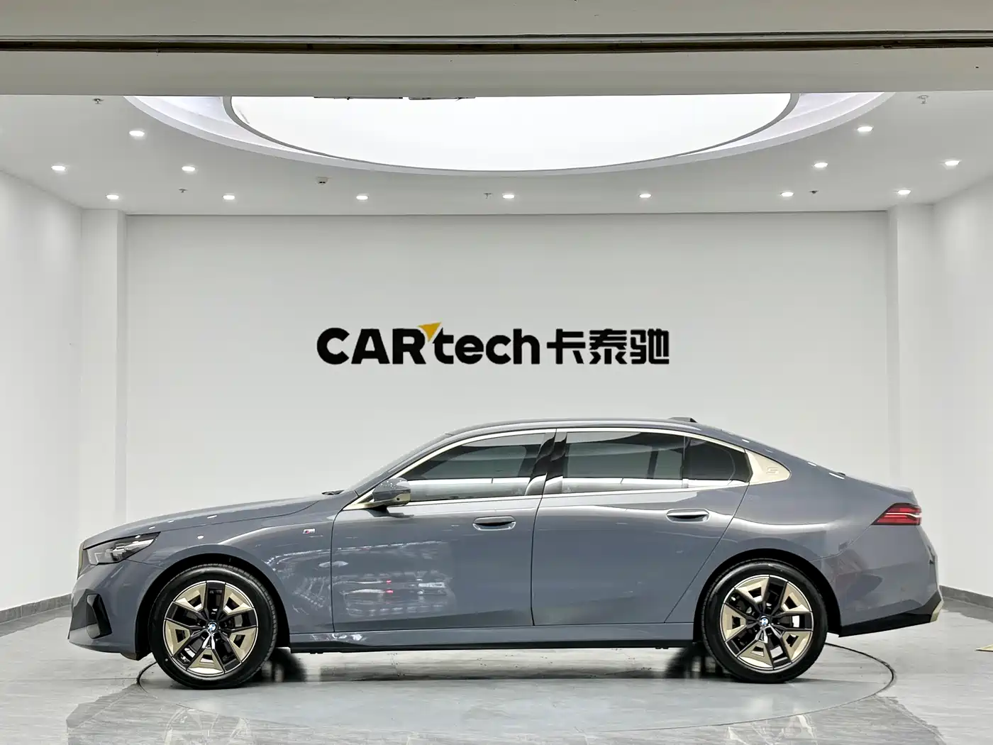BMW 5 Series 2024 530Li Leading M Sport Package фото 5