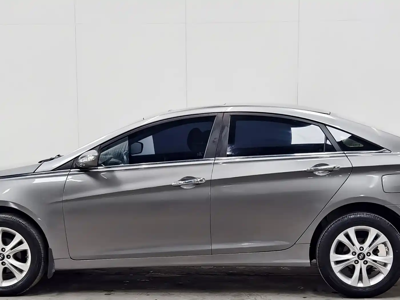 Hyundai Sonata 2011 2.0L Automatic Luxury фото 7