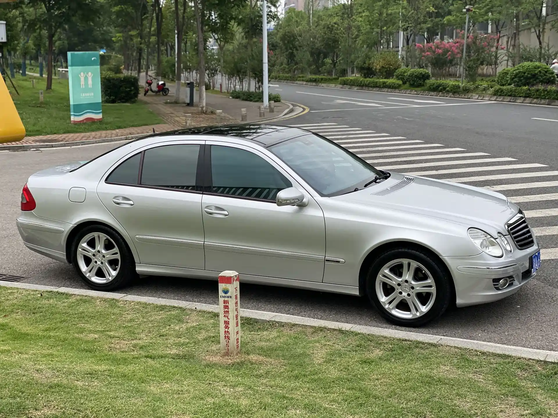 Photo 8 - Mercedes-Benz E-Class