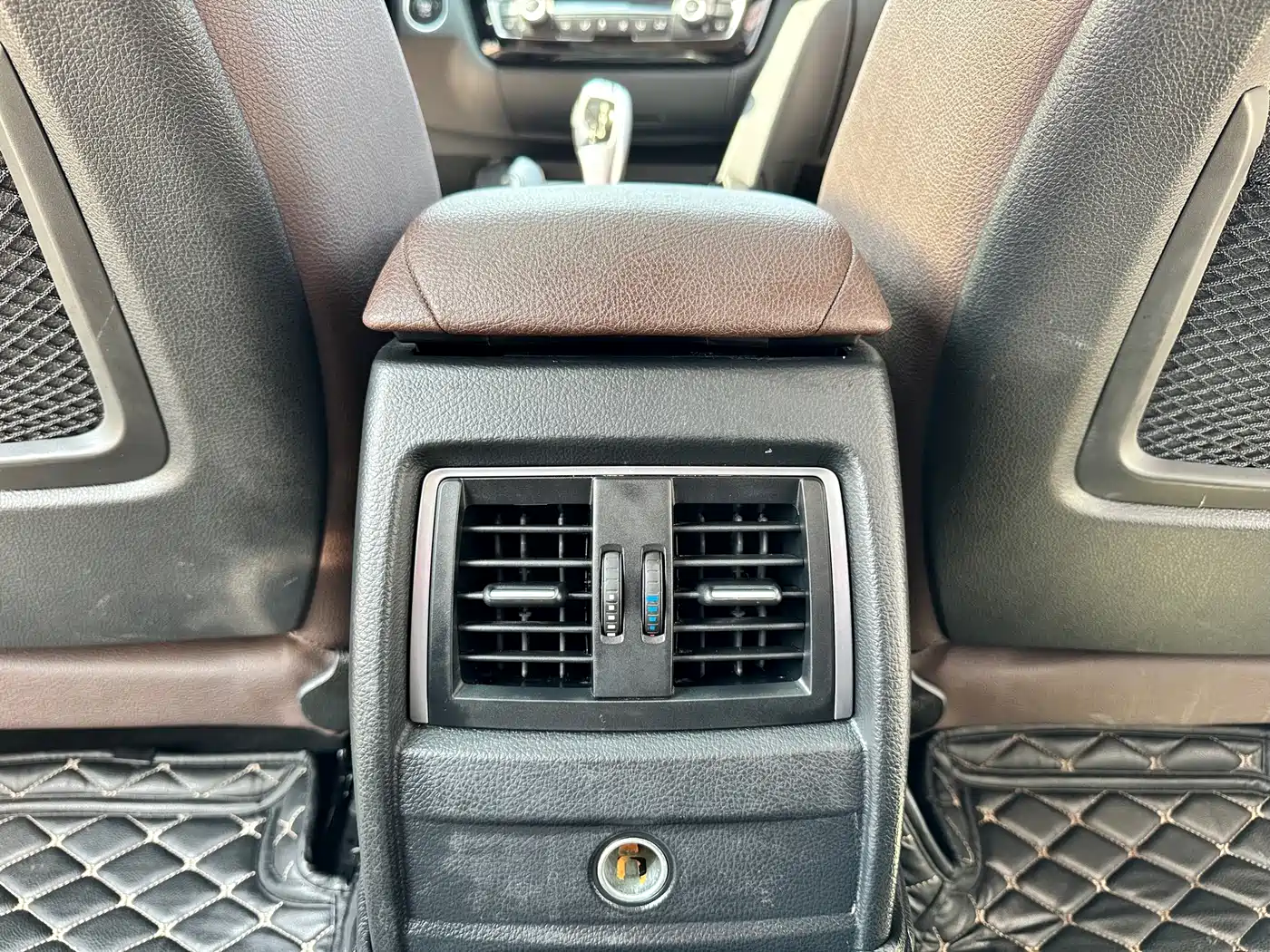 BMW 3 Series 2018 318Li фото 12