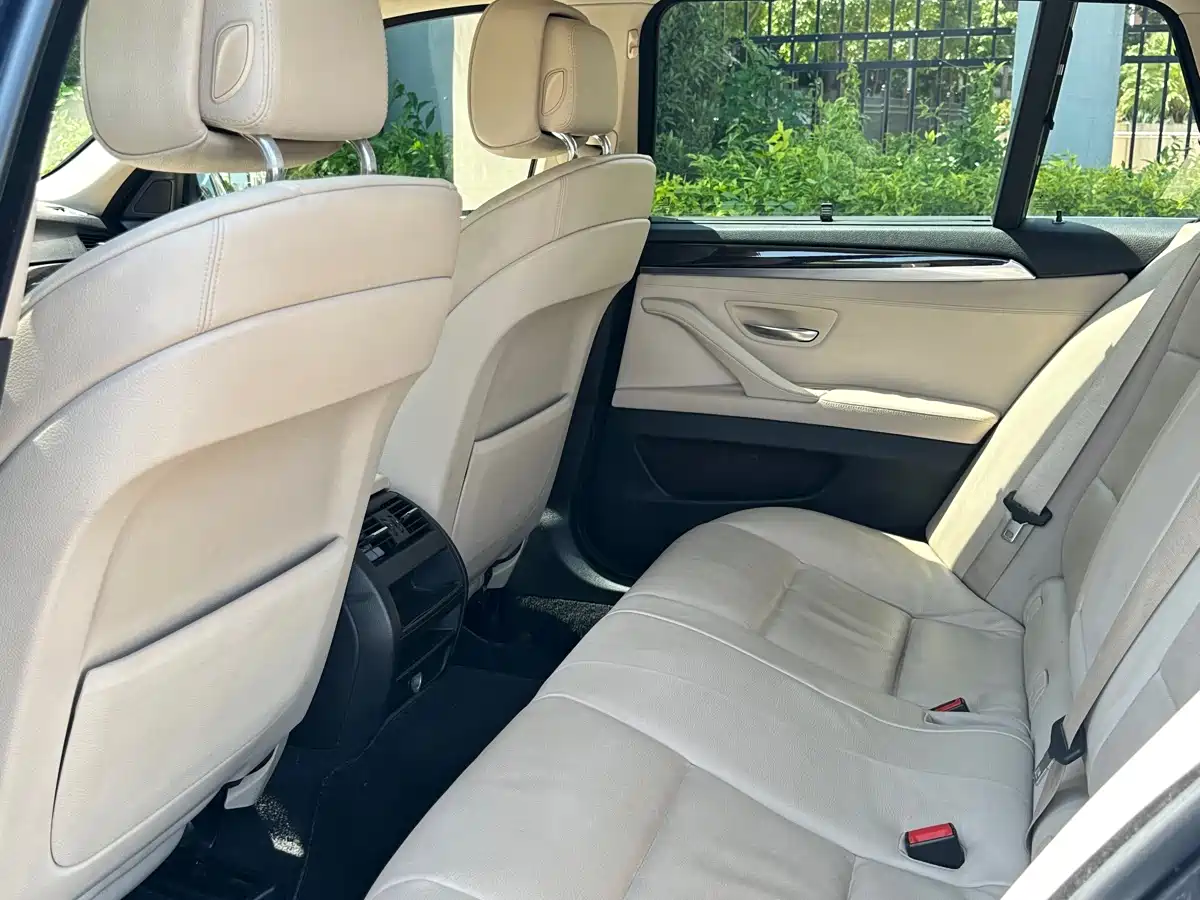 BMW 5 Series (Import) 2012 530i Leading Touring Edition фото 10