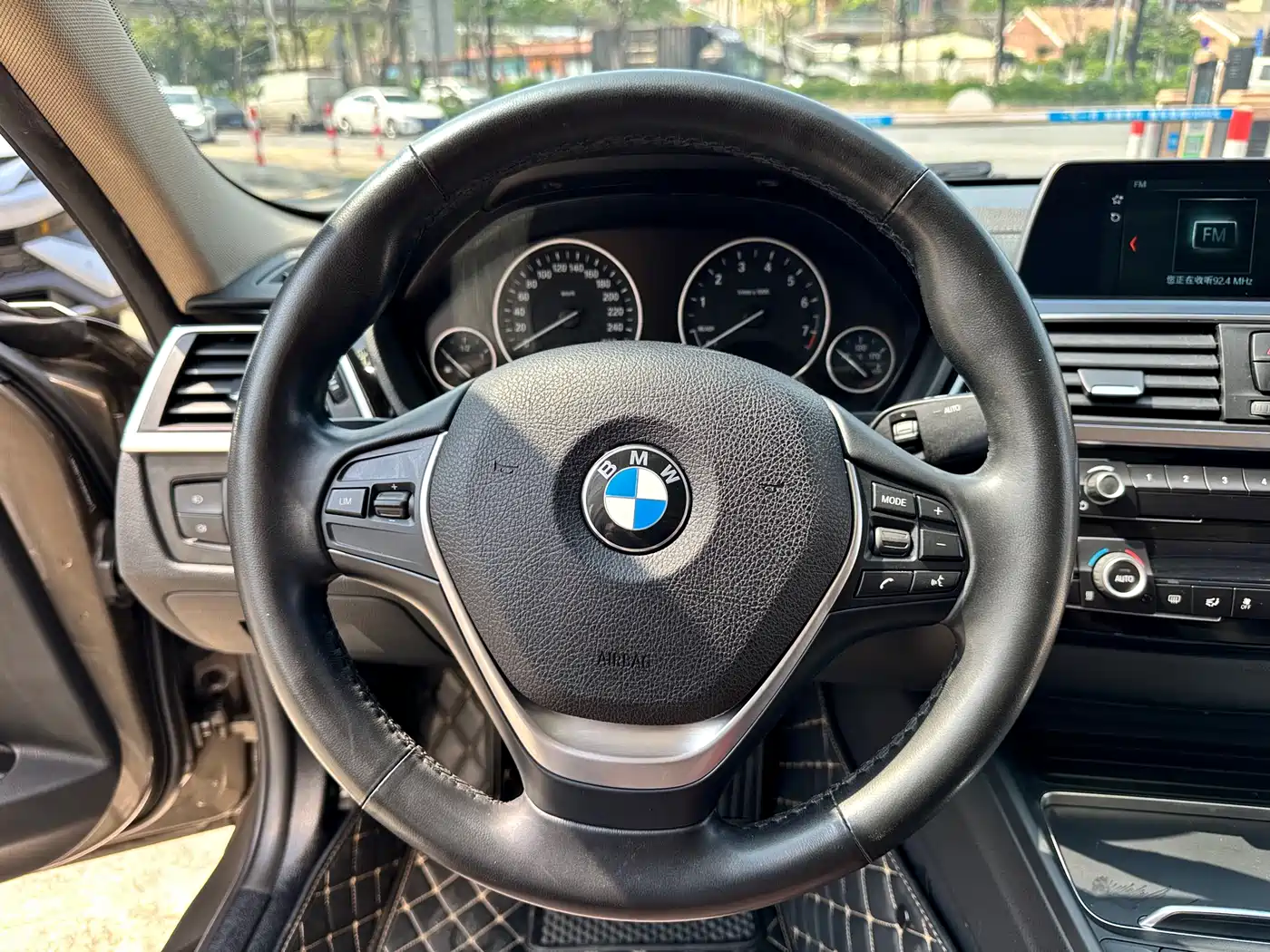 BMW 3 Series 2018 318Li фото 16