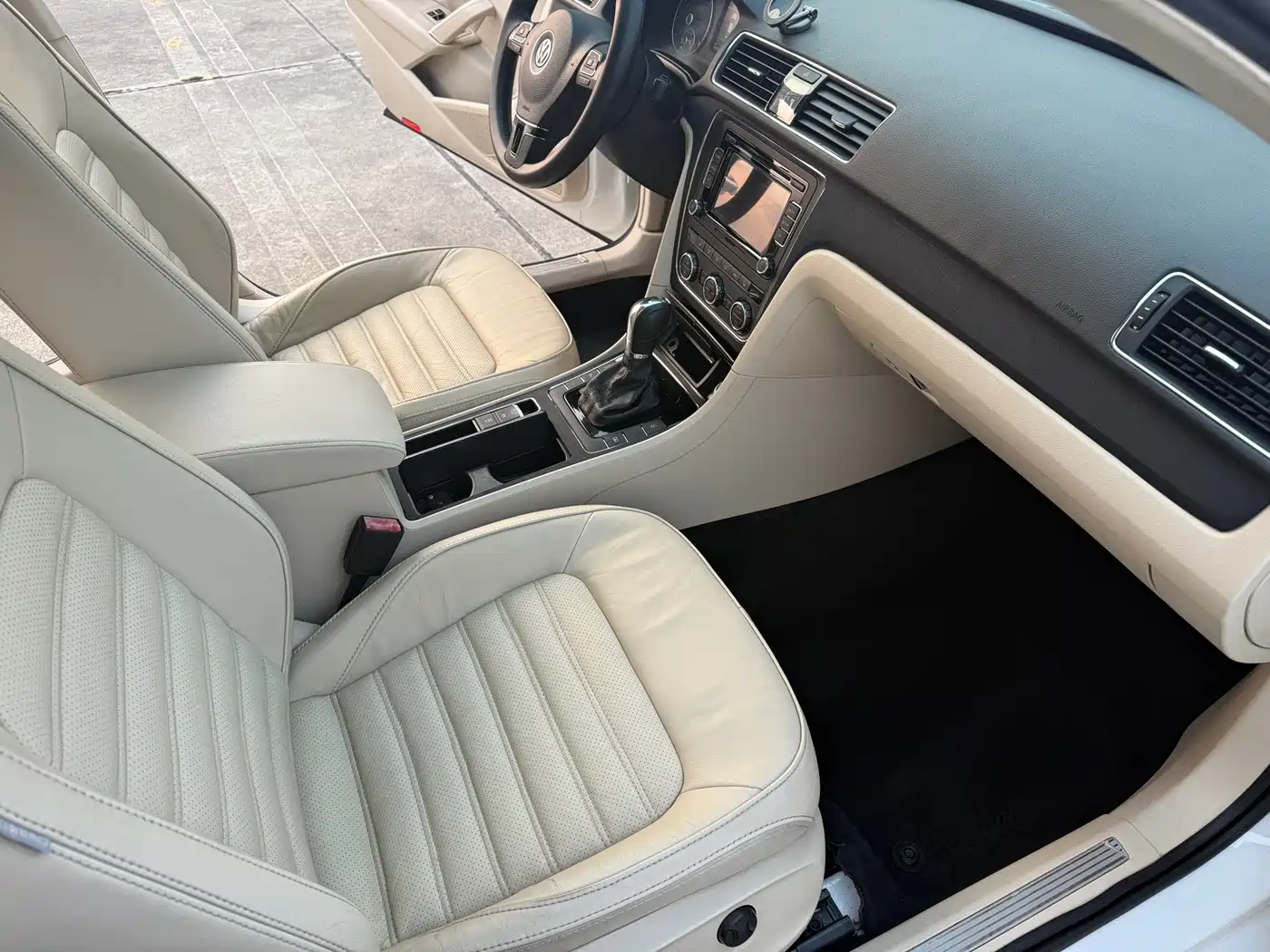 Volkswagen Passat 2014 1.8TSI DSG Executive Edition фото 11