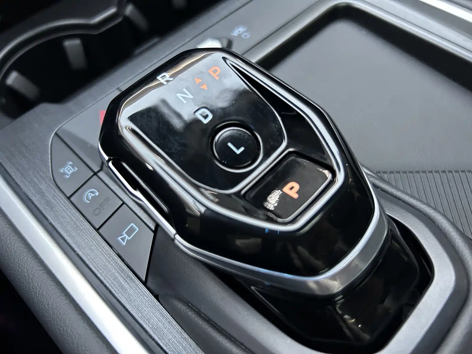Фото 26 - Ford Edge