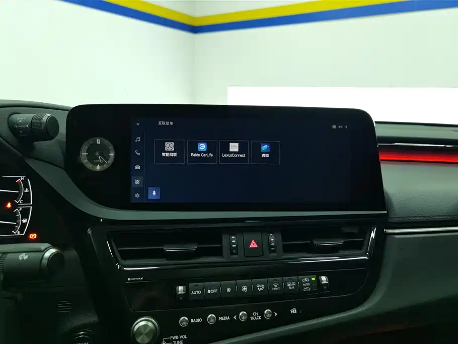 Lexus ES 2022 200 Excellence Edition фото 13