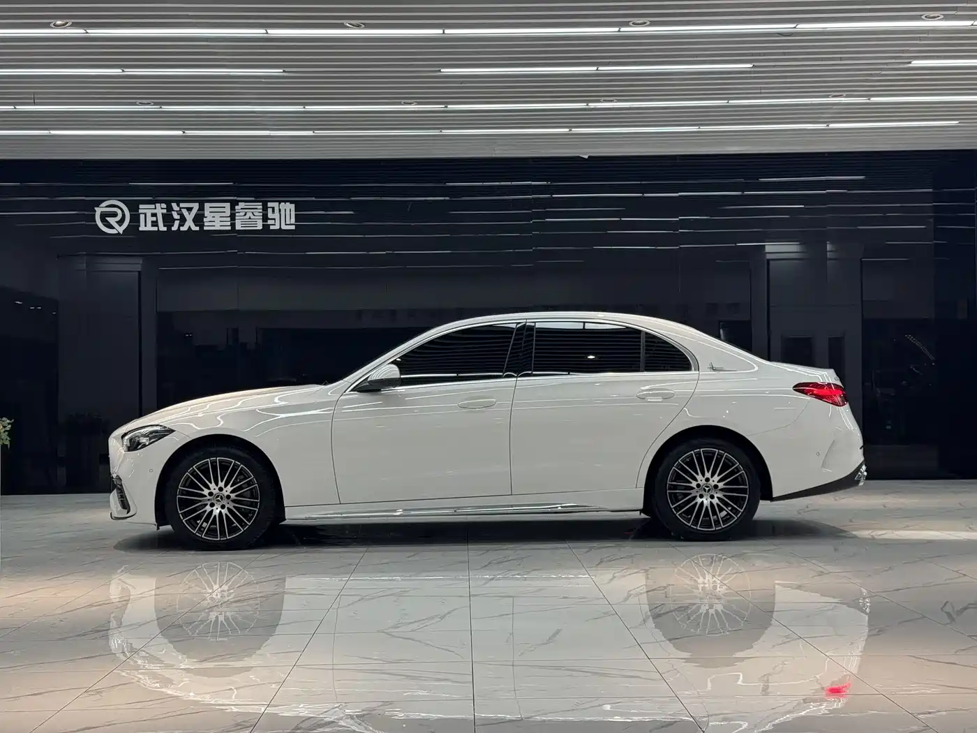 Photo 3 - Mercedes-Benz C-Class