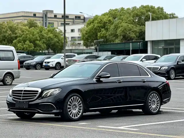MERCEDES-BENZ E CLASS