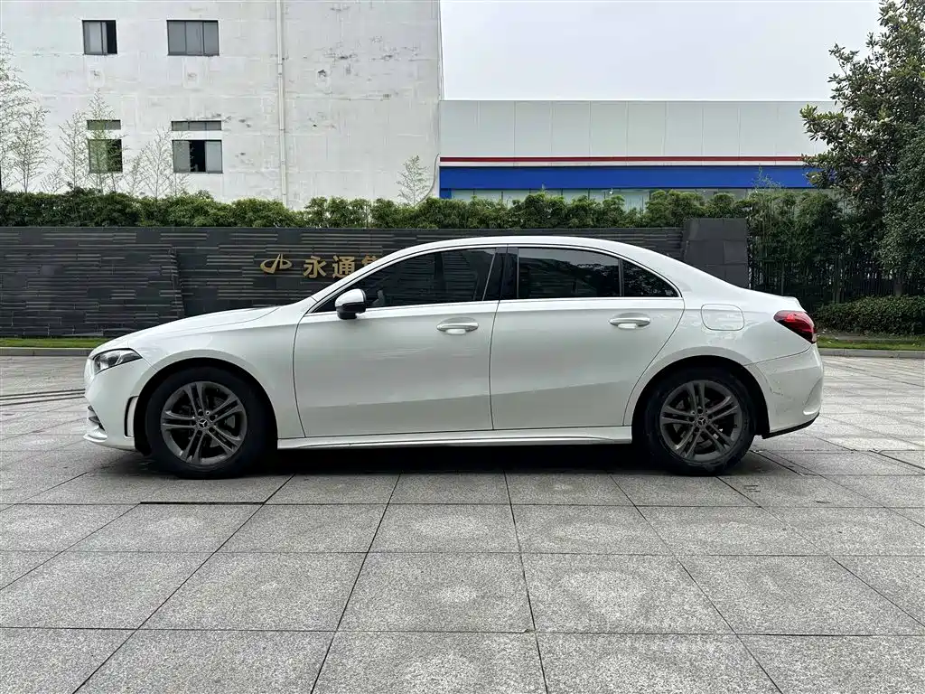 Mercedes-Benz A-Class 2021 A 180 L Sports Sedan фото 11
