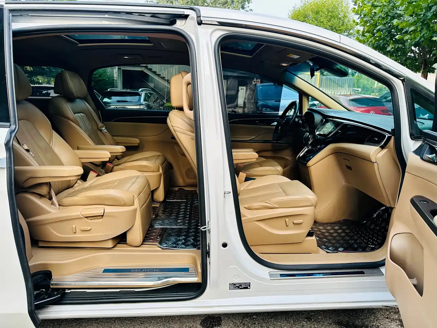 Фото 13 - Buick GL8