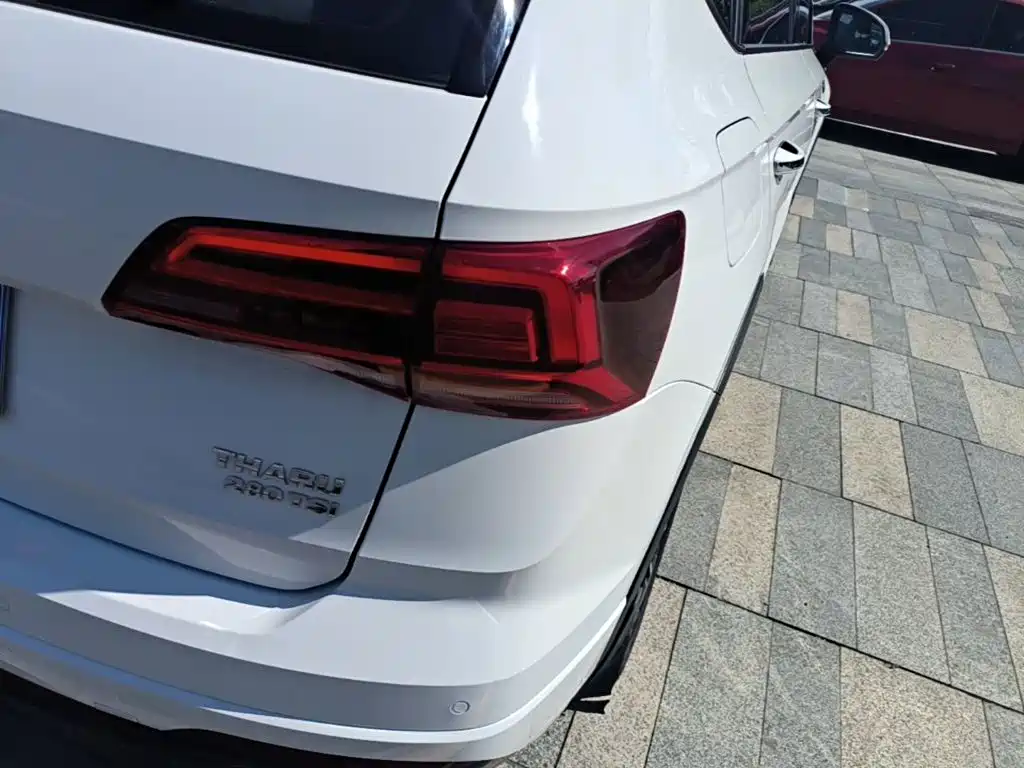 صورة 8 - Volkswagen Tharu