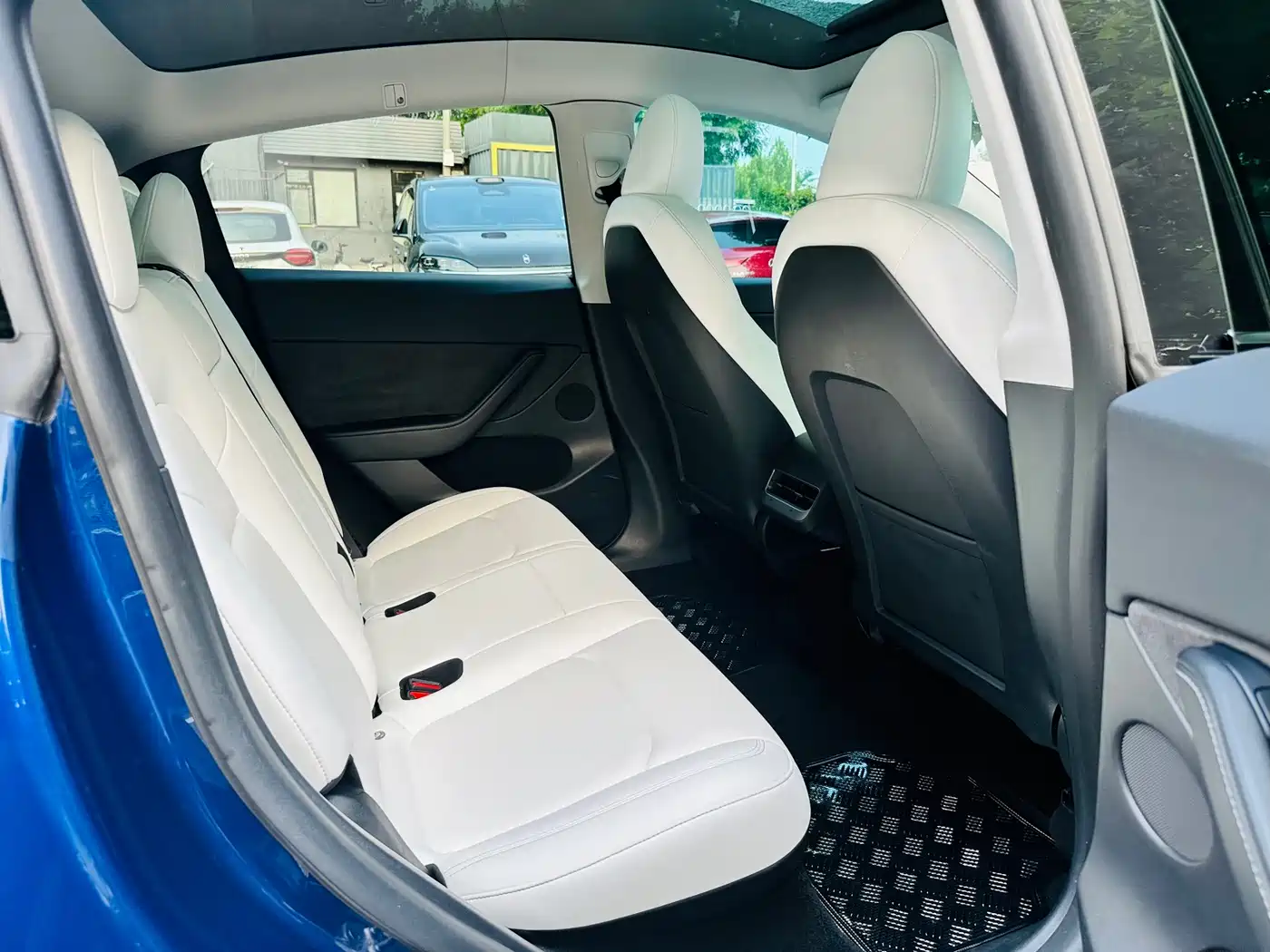 Photo 23 - Tesla Model Y