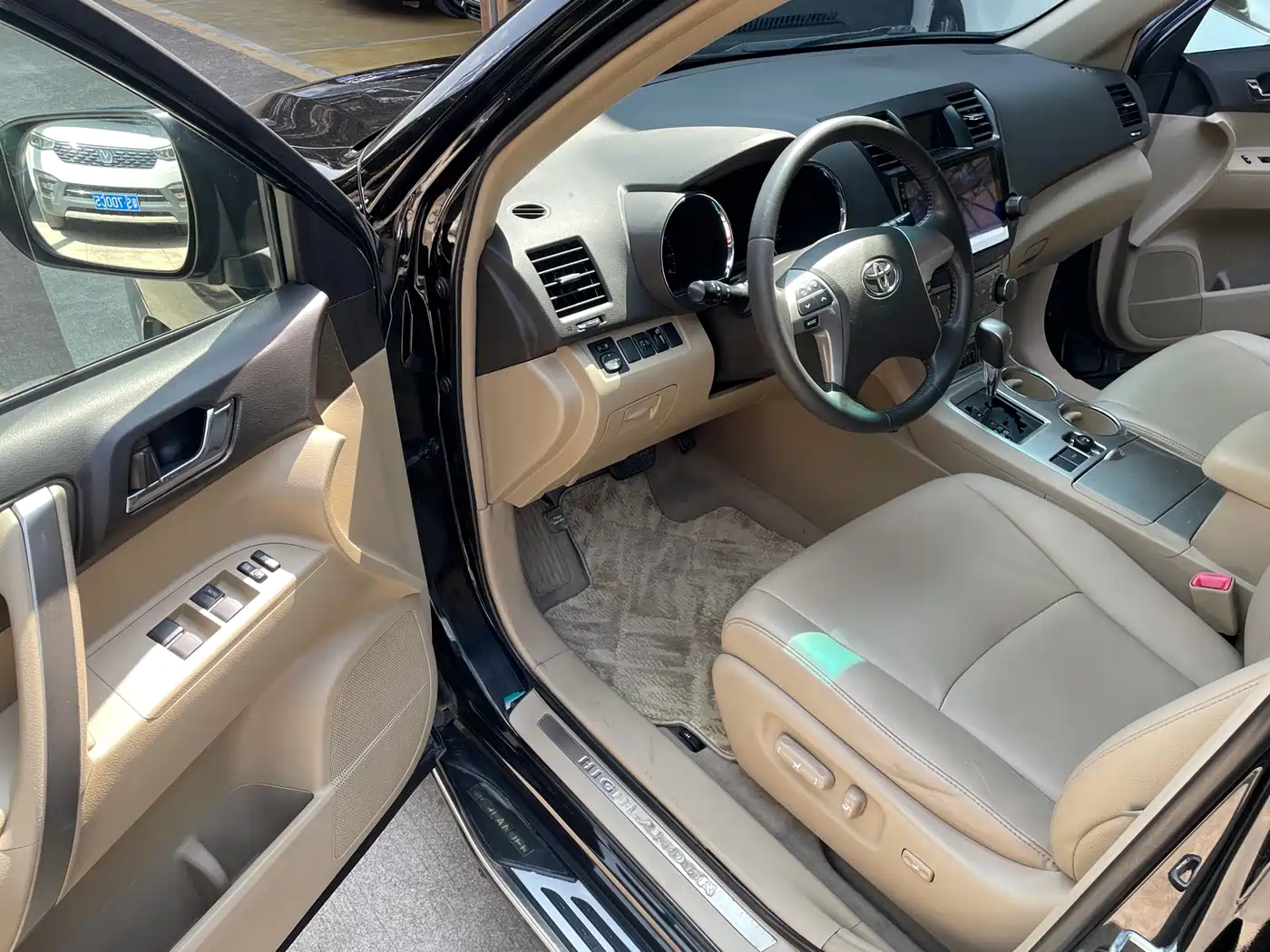Toyota Highlander 2012 2.7L 2WD 5-seater Sport Edition фото 5